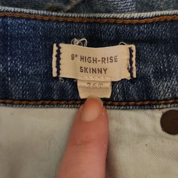 Madewell 9" High Rise Skinny Jeans 26T Distressed Hem - Picture 3 of 11